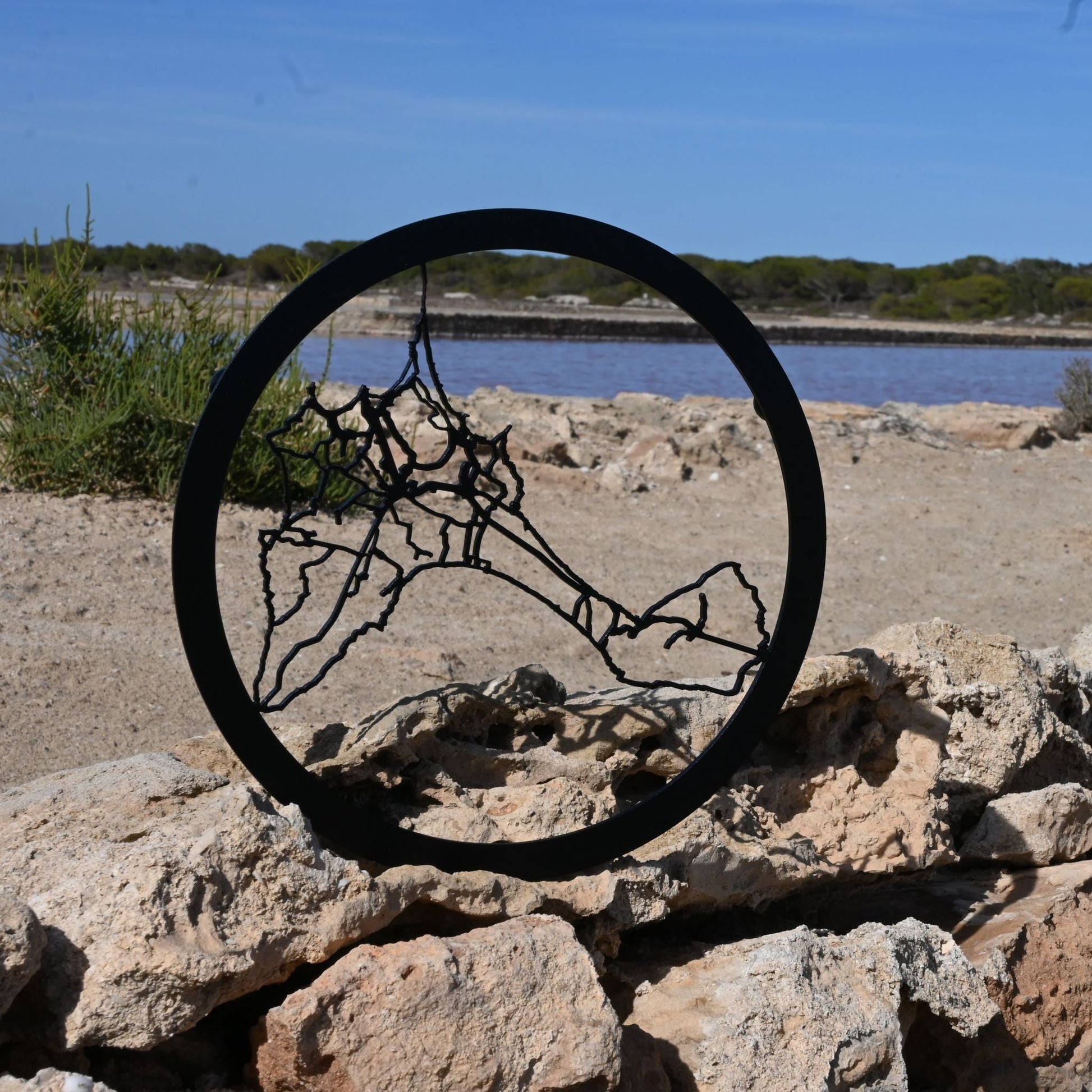 Formentera mit Straßennetz | Wanddekoration | Schwarzer Stahl